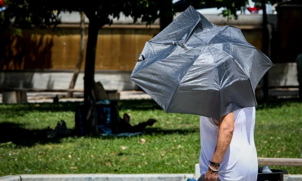 Ο κίνδυνος της θερμής επιβάρυνσης: Ανησυχία προκαλούν οι υψηλές νυχτερινές θερμοκρασίες